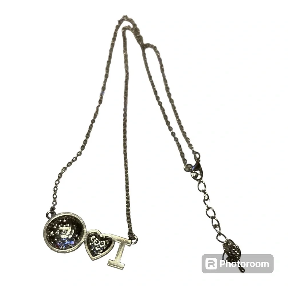 I LOVE VOLLEYBALL RHINESTONE PENDANT ON SILVERTONE CHAIN NWT
